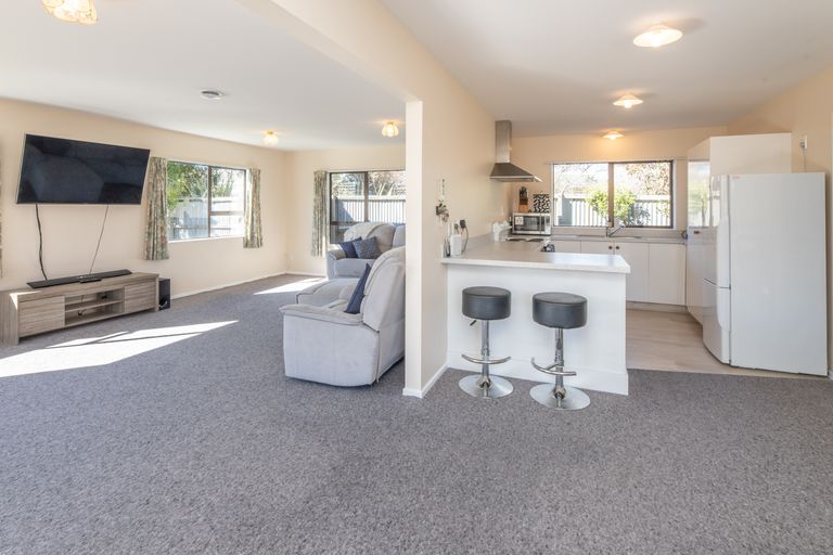 Photo of property in 166a Breezes Road, Aranui, Christchurch, 8061