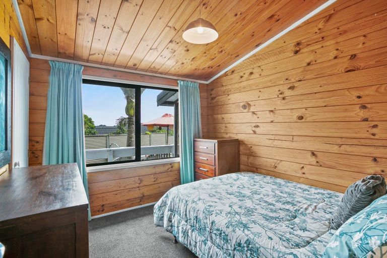 Photo of property in 10 Kaitake Place, Oakura, 4314