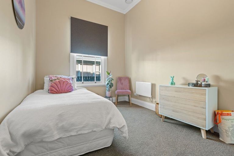 Photo of property in 260-262 High Street North, Carterton, 5713