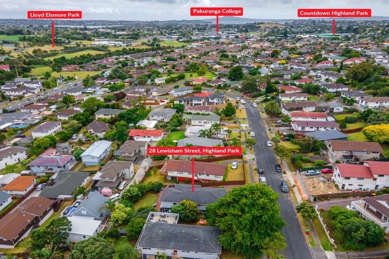 Photo of property in 28 Lewisham Street, Highland Park, Auckland, 2010