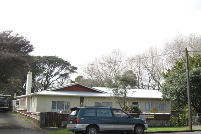 Photo of property in 15 Pukenui Street, Strandon, New Plymouth, 4312