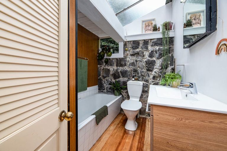 Photo of property in 30 Kopiko Road, Titirangi, Auckland, 0604