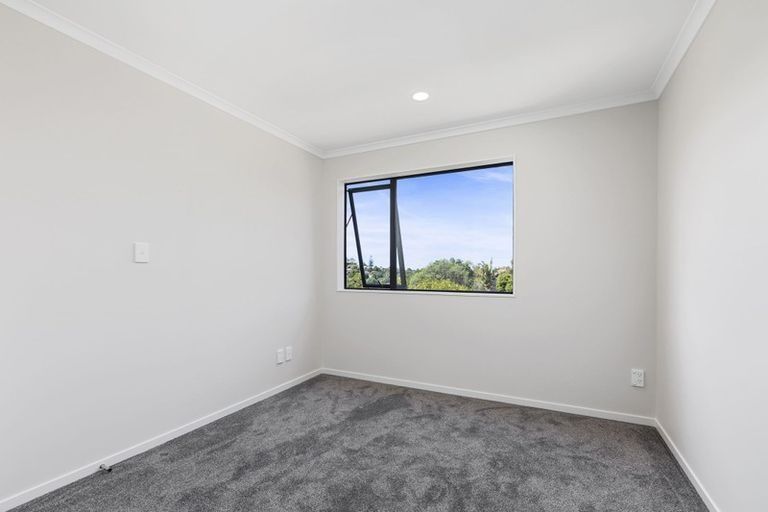 Photo of property in 10c Neilon Place, Northcross, Auckland, 0632