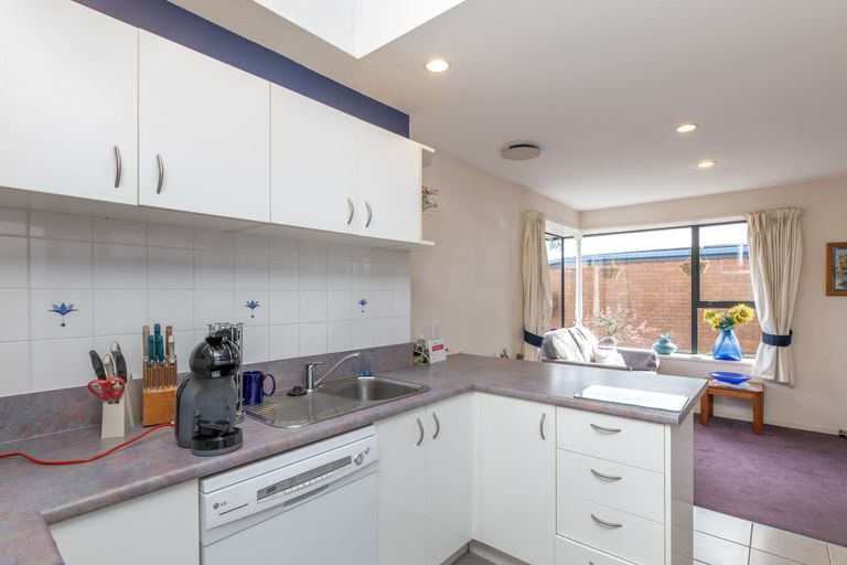 Photo of property in 2/14 Innisfree Place, Northwood, Christchurch, 8051