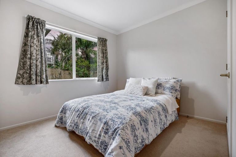 Photo of property in 18 Tollana Road, Te Atatu Peninsula, Auckland, 0610