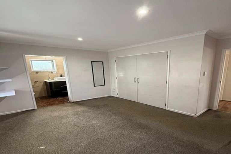 Photo of property in 53 Pomaria Road, Henderson, Auckland, 0610