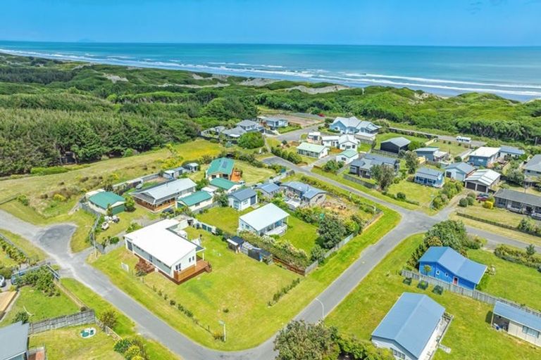 Photo of property in 45 Te Kiri Street, Himatangi Beach, Foxton, 4891