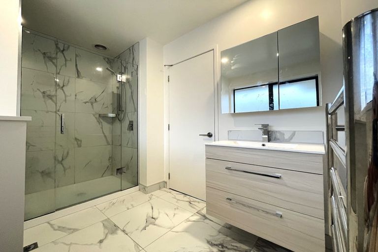 Photo of property in 2/100 Office Road, Merivale, Christchurch, 8014