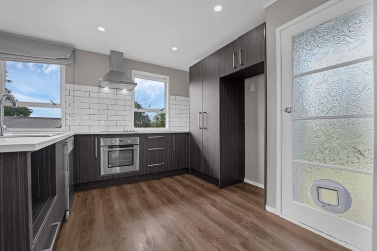 Photo of property in 17 Landow Place, Henderson, Auckland, 0612