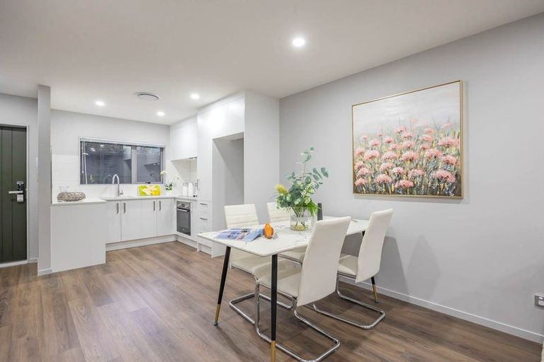 Photo of property in 7d La Trobe Street, Pakuranga Heights, Auckland, 2010