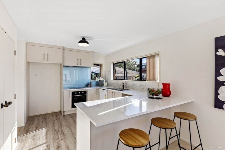 Photo of property in 30 Westpark Drive, West Harbour, Auckland, 0618