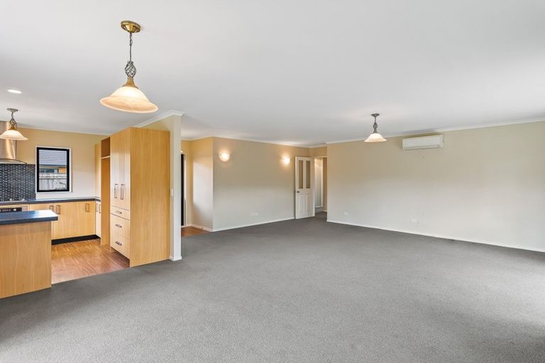 Photo of property in 8 Georgia Grove, Paraparaumu, 5032