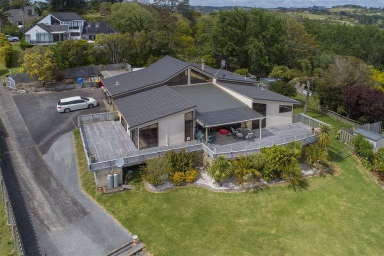 Photo of property in 159 Whangaparaoa Road, Red Beach, 0932