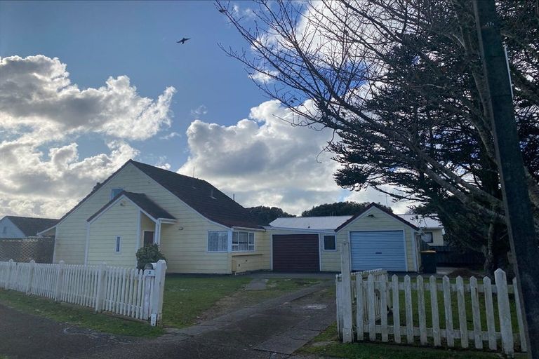 Photo of property in 2 Waimarie Park, Levin, 5510