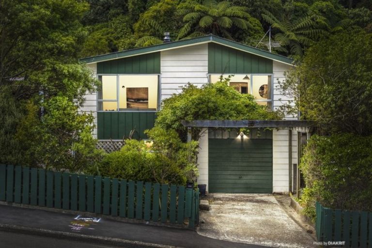 Photo of property in 102 Awarua Street, Ngaio, Wellington, 6035