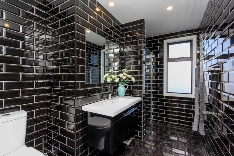 Photo of property in 13 Fernbrook Drive, Hurworth, New Plymouth, 4310