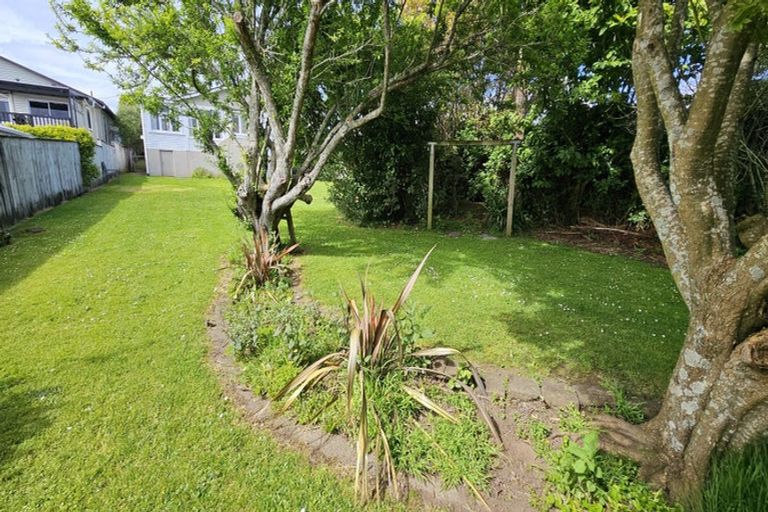 Photo of property in 24 Dorset Avenue, Westown, New Plymouth, 4310