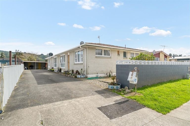 Photo of property in 2/17 Oregon Drive, Maoribank, Upper Hutt, 5018