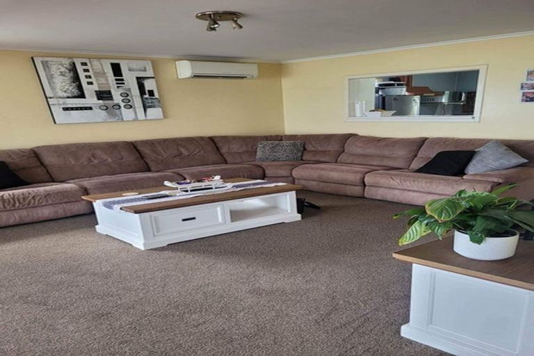 Photo of property in 32b Crispe Road, Clarks Beach, 2122