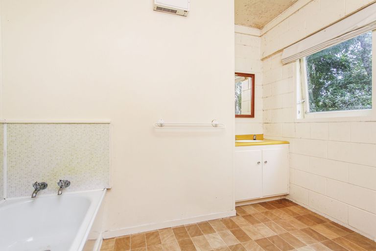 Photo of property in 201 Godley Road, Titirangi, Auckland, 0604