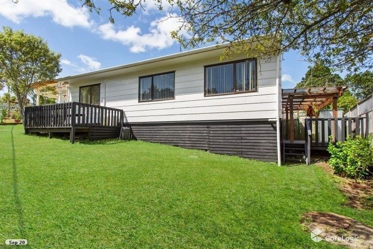 Photo of property in 2/134 Spinella Drive, Bayview, Auckland, 0629