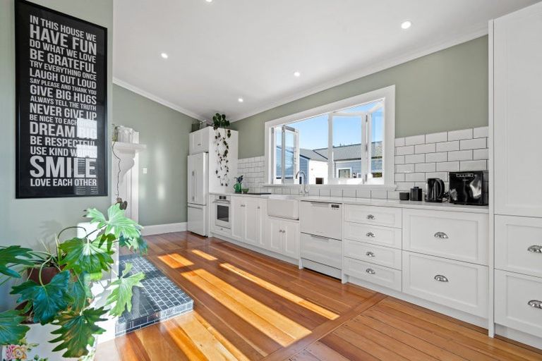 Photo of property in 260-262 High Street North, Carterton, 5713