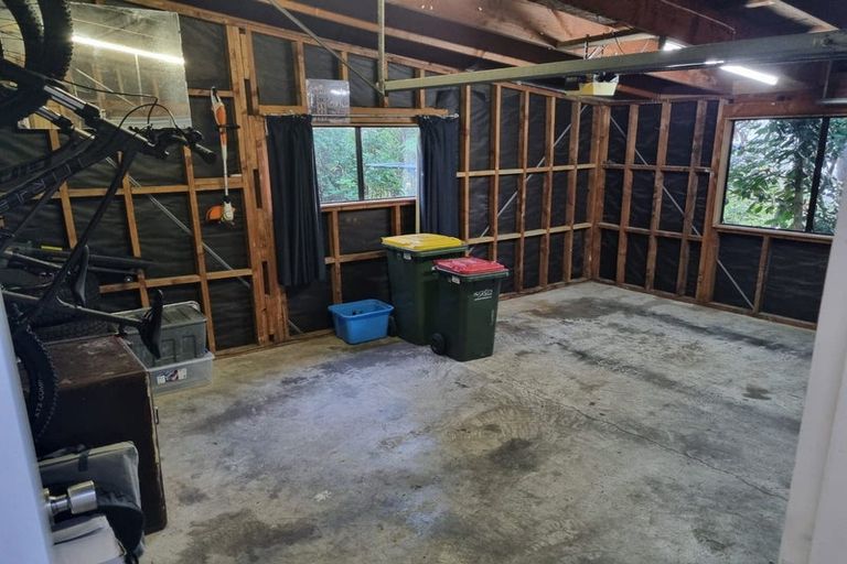 Photo of property in 6 Jacaranda Grove, Maungaraki, Lower Hutt, 5010