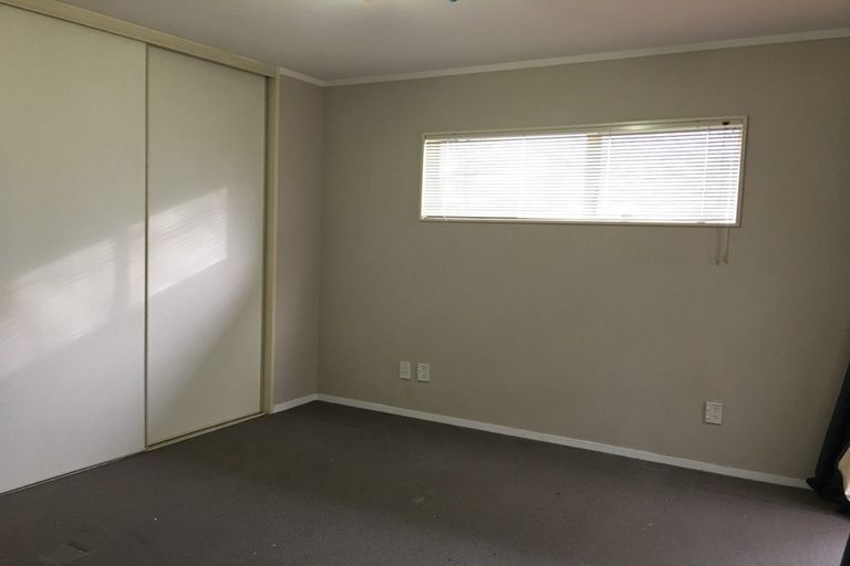 Photo of property in 18 Mercury Lane, Windsor Park, Auckland, 0632