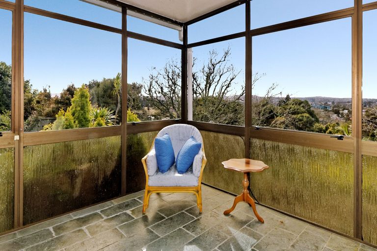 Photo of property in 4a Roland Hill, Glen Eden, Auckland, 0602