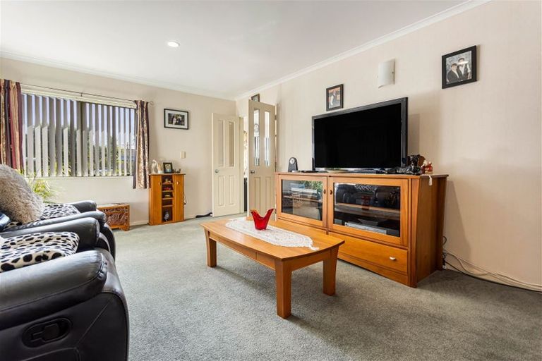 Photo of property in 278 Boord Crescent, Kumeu, 0891