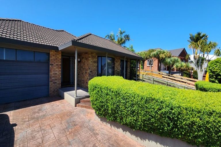 Photo of property in 8 Frank Frethey Place, Highlands Park, New Plymouth, 4312