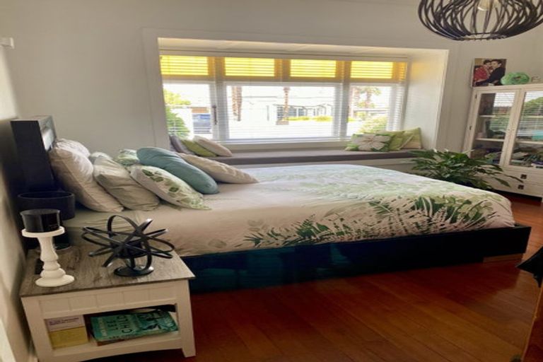 Photo of property in 1/135 Onewa Road, Northcote, Auckland, 0627