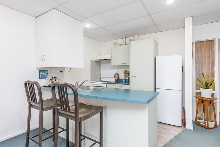 Photo of property in 14/14 Airborne Road, Rosedale, Auckland, 0632