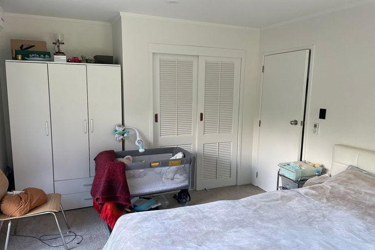 Photo of property in 42 Holyoake Place, Chatswood, Auckland, 0626