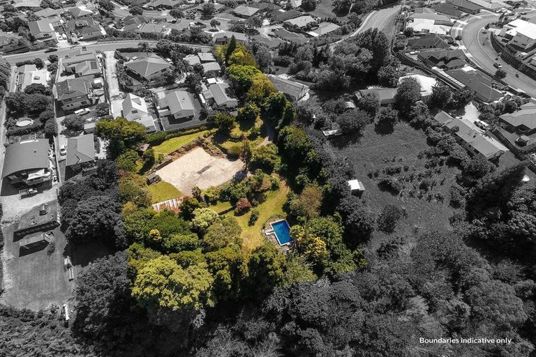 Photo of property in 33 Waikite Road, Welcome Bay, Tauranga, 3112