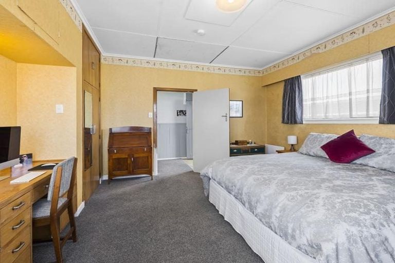 Photo of property in 11 Tasman Street, Opunake, 4616