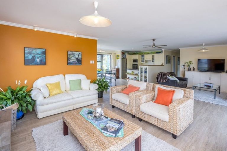 Photo of property in 35 Te Kiri Street, Himatangi Beach, Foxton, 4891