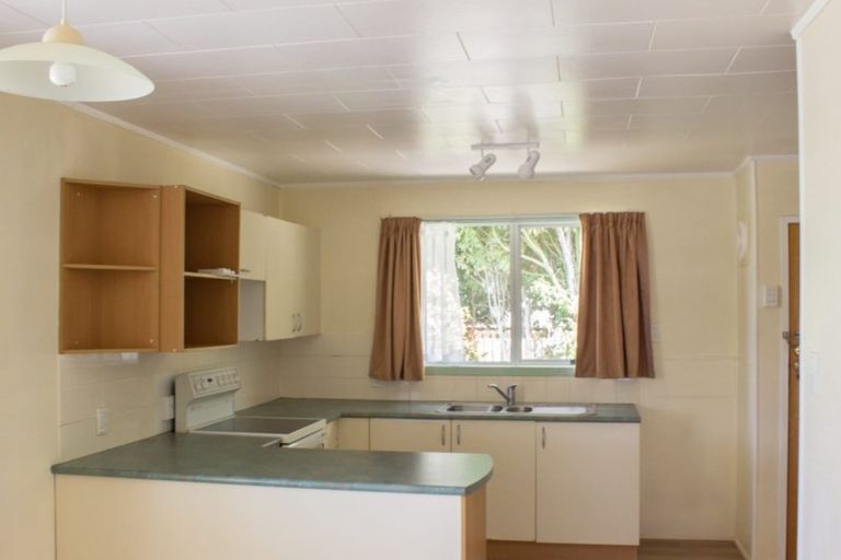 Photo of property in 27 Pipitea Place, Massey, Auckland, 0614