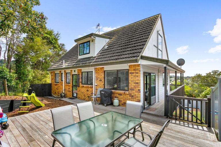 Photo of property in 1/84a Avonleigh Road, Green Bay, Auckland, 0604