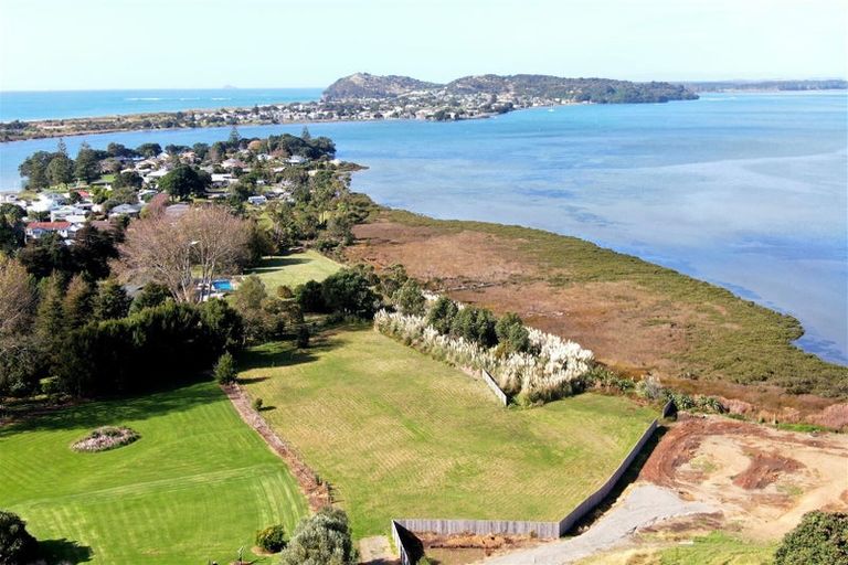 Photo of property in 61 Athenree Road, Athenree, 3177