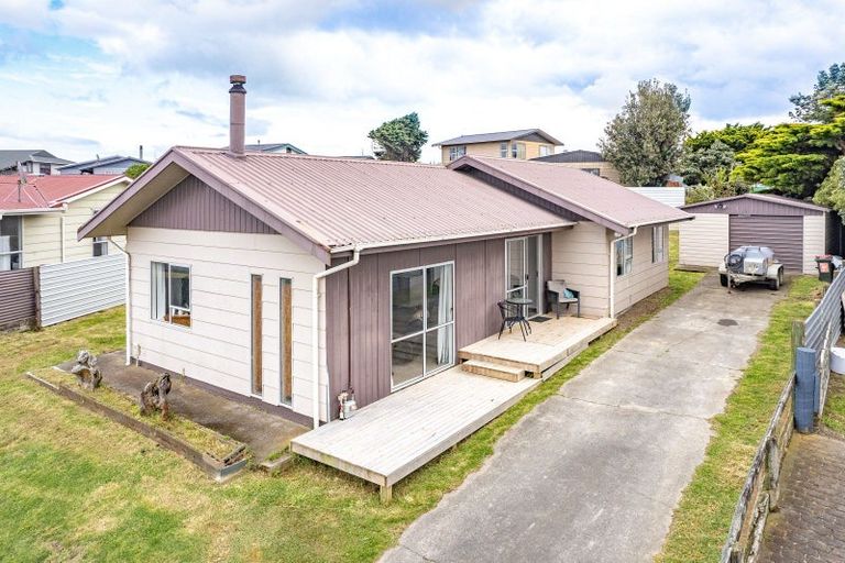 Photo of property in 20 Karyn Street, Castlecliff, Whanganui, 4501