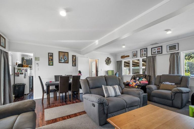 Photo of property in 1 River Road, Te Atatu Peninsula, Auckland, 0610