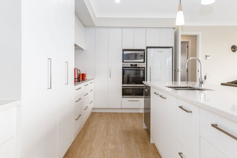 Photo of property in 3 Kaiaho Close, Aotea, Porirua, 5024