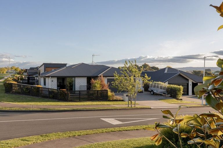 Photo of property in 1 Anglers Way, Omokoroa, 3114