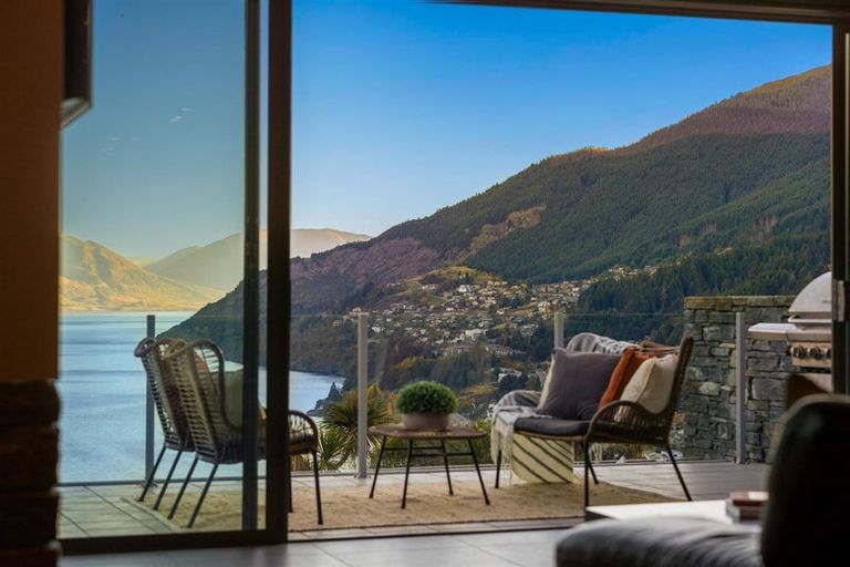 Photo of property in 4/25 Belfast Terrace, Queenstown, 9300