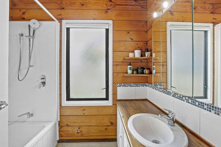 Photo of property in 10 Kaitake Place, Oakura, 4314