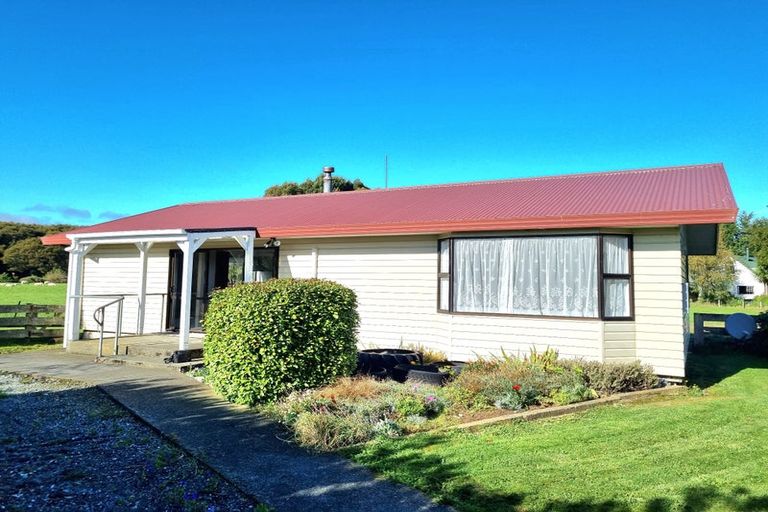 Photo of property in 66 Clifden Highway, Tuatapere, 9691