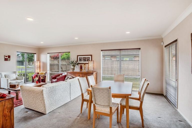 Photo of property in 34 Stranraer Crescent, Wattle Downs, Auckland, 2103