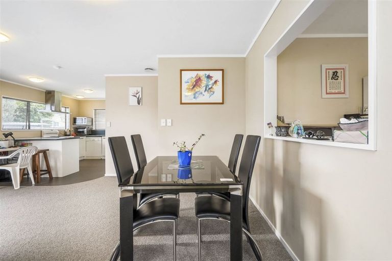 Photo of property in 17 Mews Place, Forest Lake, Hamilton, 3200