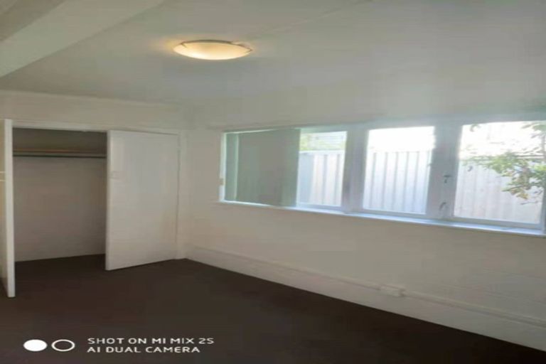 Photo of property in 124 View Road, Sunnyvale, Auckland, 0612